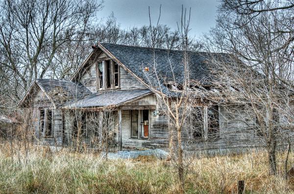 https://fineartamerica.com/featured/abandoned-farmhouse-lisa-moore.html