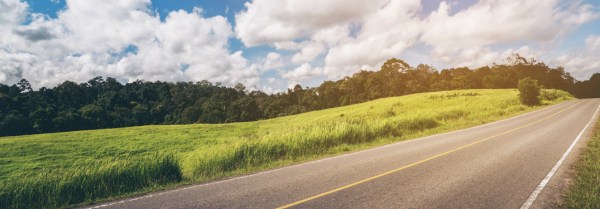 Country-road-on-a-sunny-summer-day_b